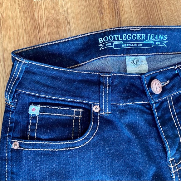 Bootlegger Capri Jeans - Picture 2 of 7